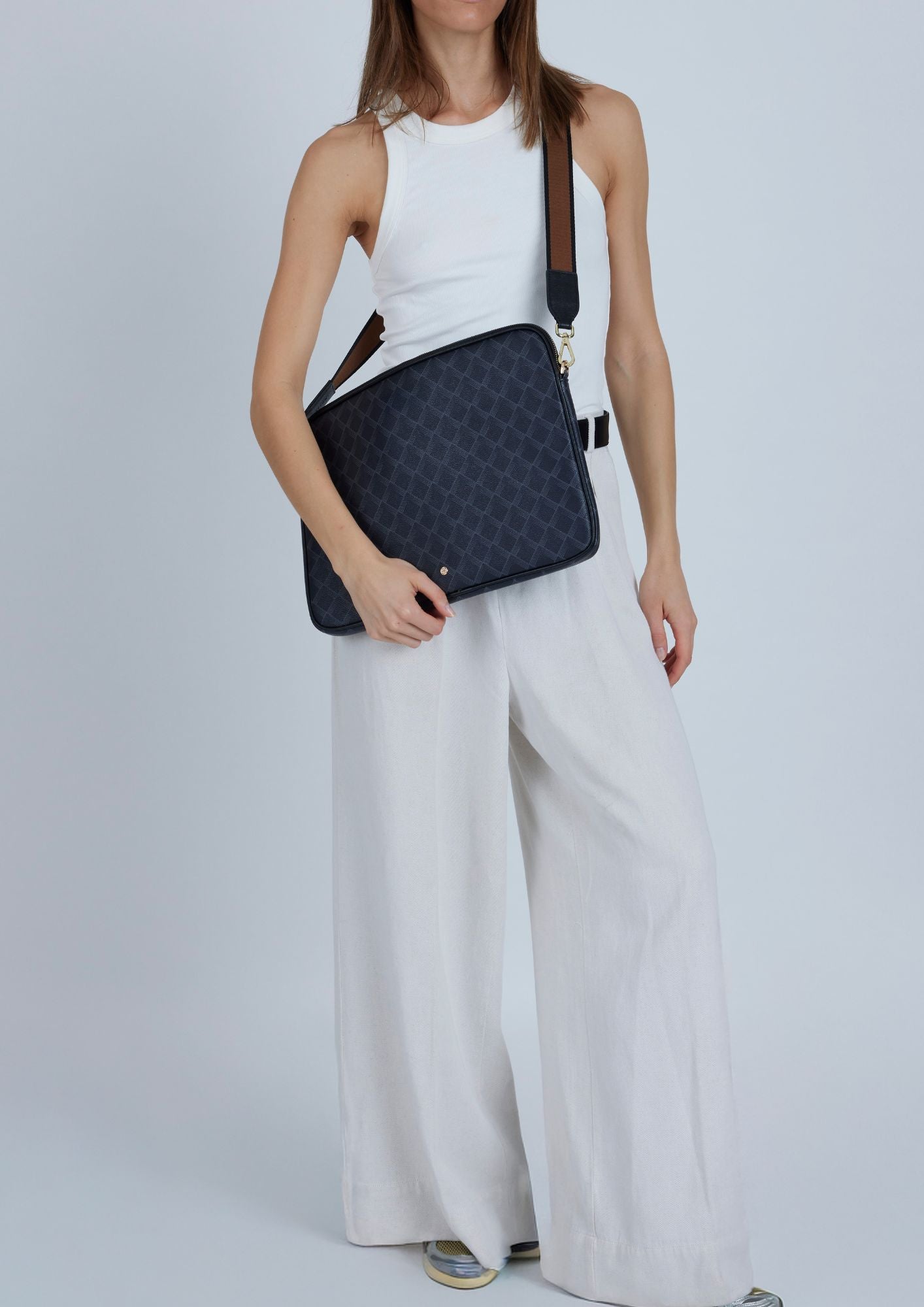 15" laptop sleeve Kensington Dark
