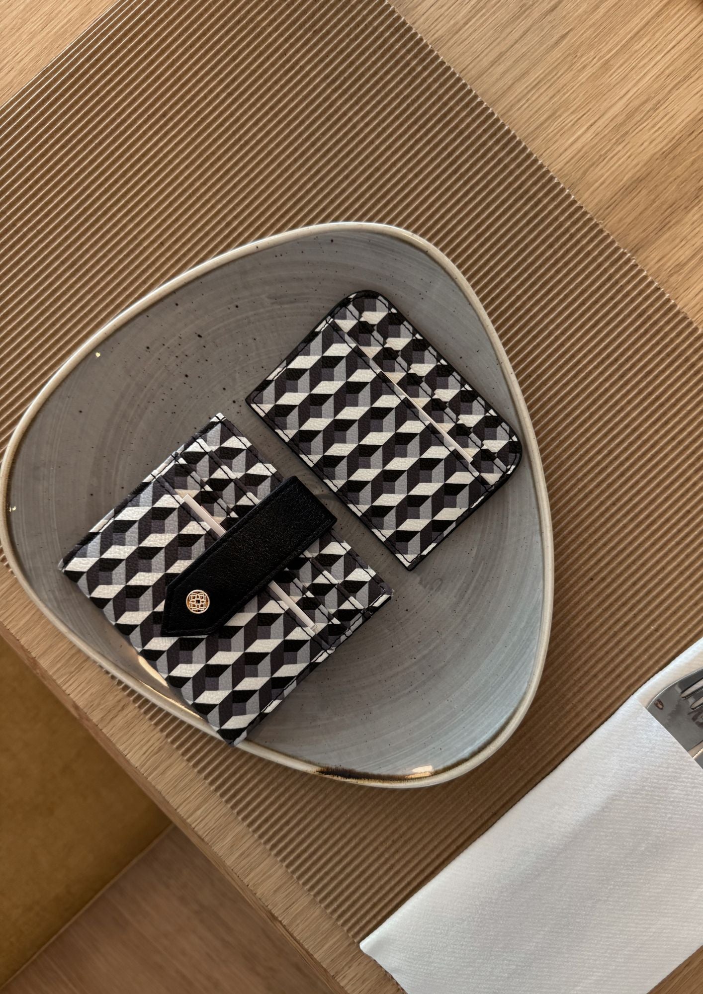 Square wallet Born B&W Black