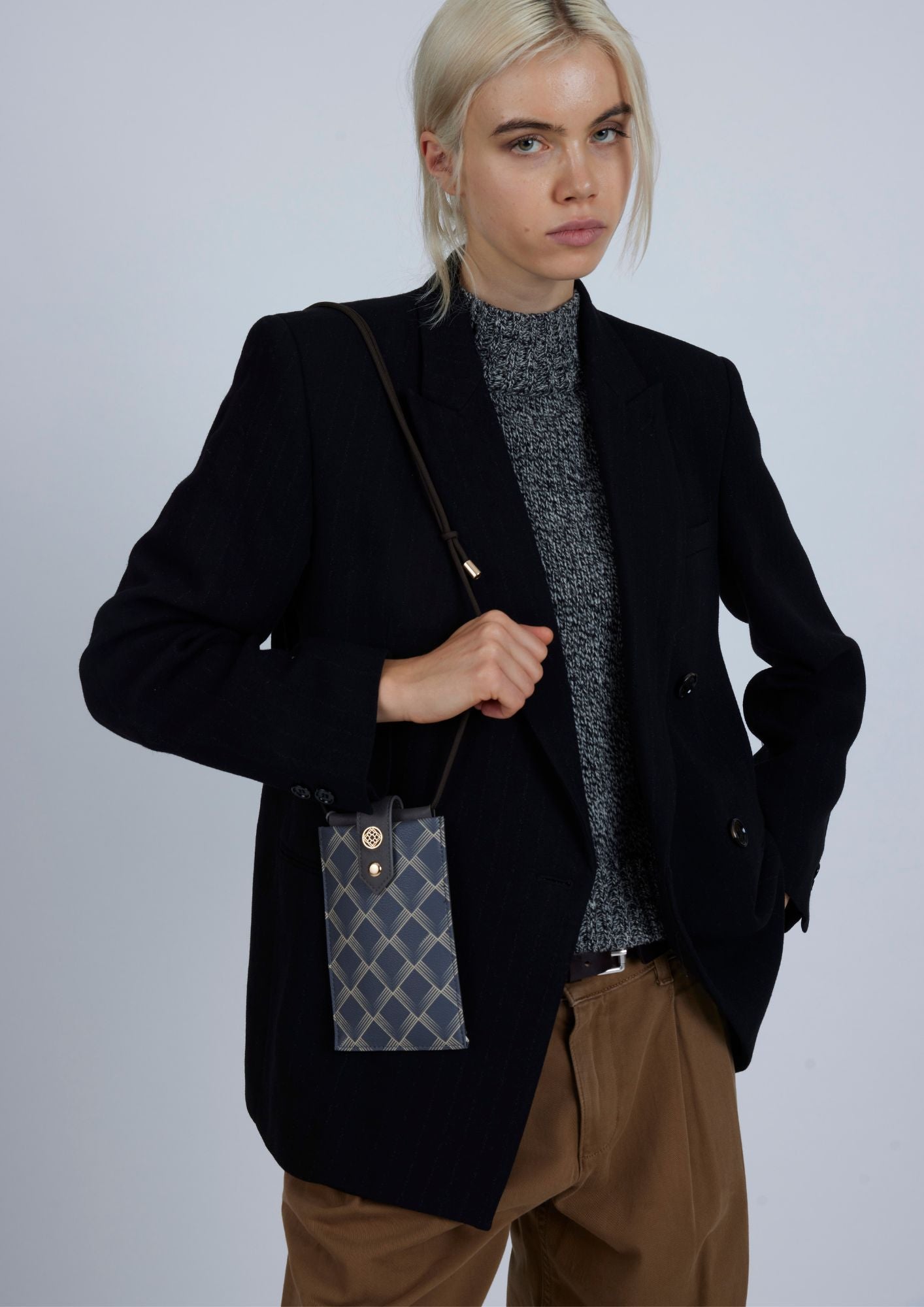Mobile Case with Closure Kensington Graphite