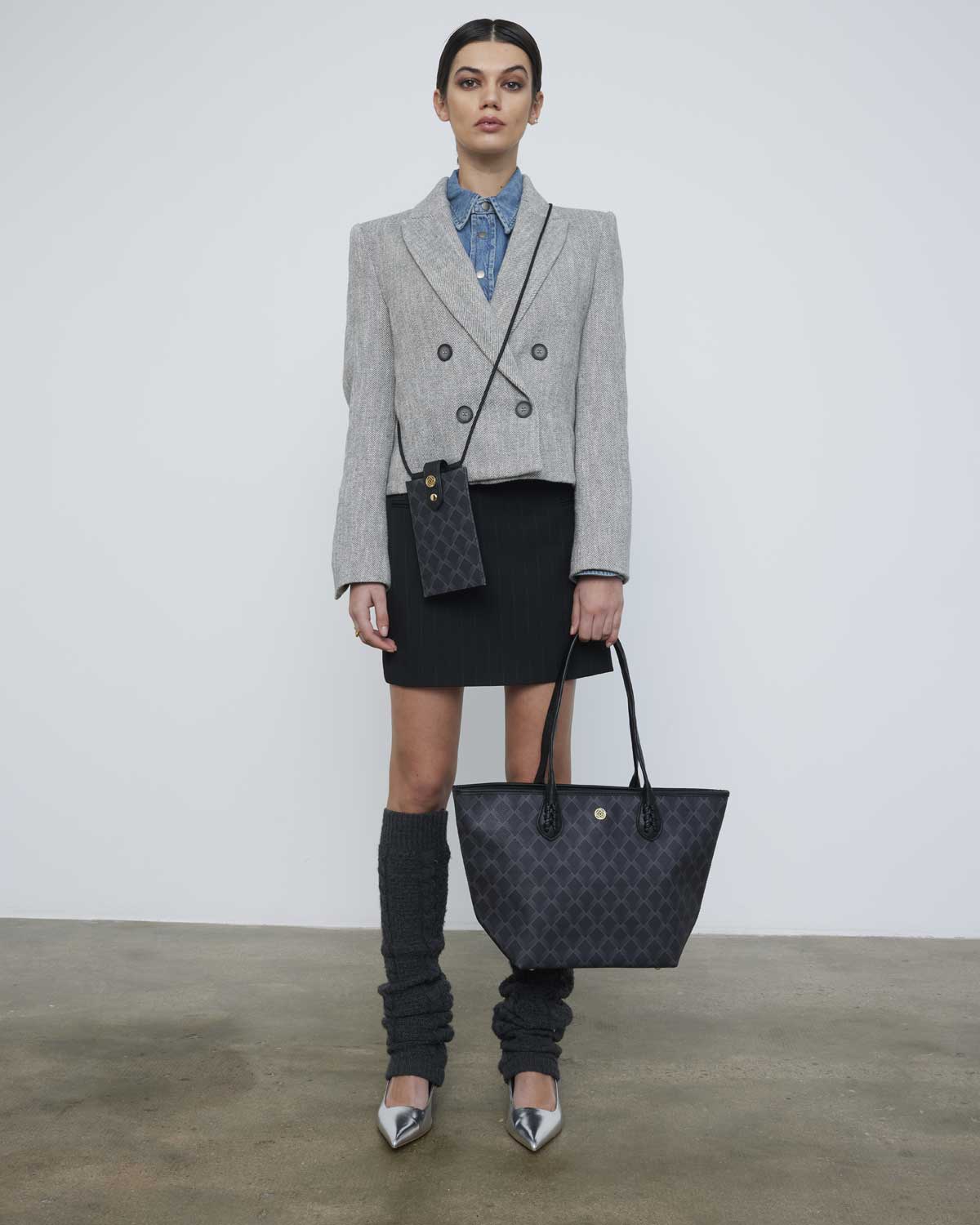 Girl with Handbag Kensington Black midi