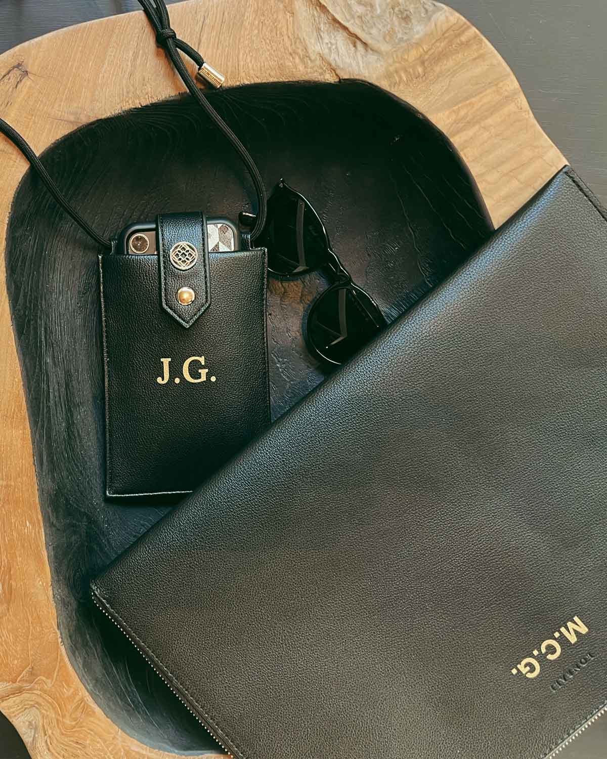 Cell phone case with clasp Basic Conscious  Black