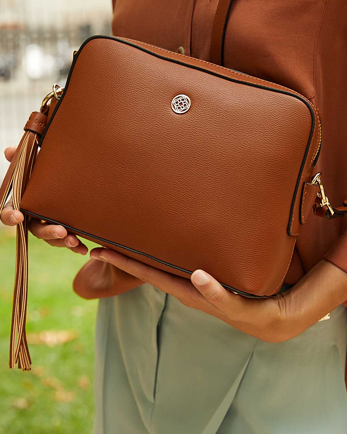 Brown bag camel shoulder bag